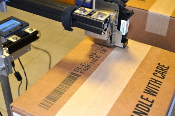 Marquage sur carton avec le codeur carton TI250